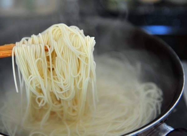 Cách làm mì trộn Hàn Quốc ngay tại nhà ngon như ngoài hàng