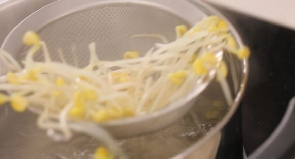 Cách làm mì trộn Hàn Quốc ngay tại nhà ngon như ngoài hàng