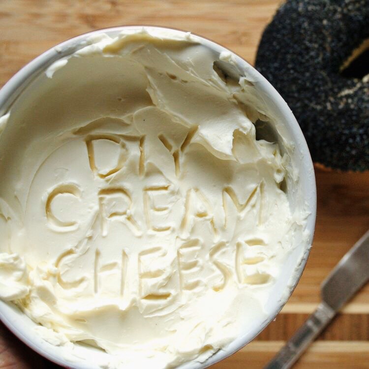 Tuyệt chiêu cách làm kem phô mai tại nhà cực đơn giản