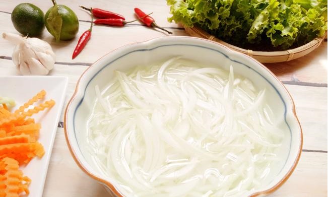 Cách làm nộm gà xé phay chống ngán cực trôi cơm