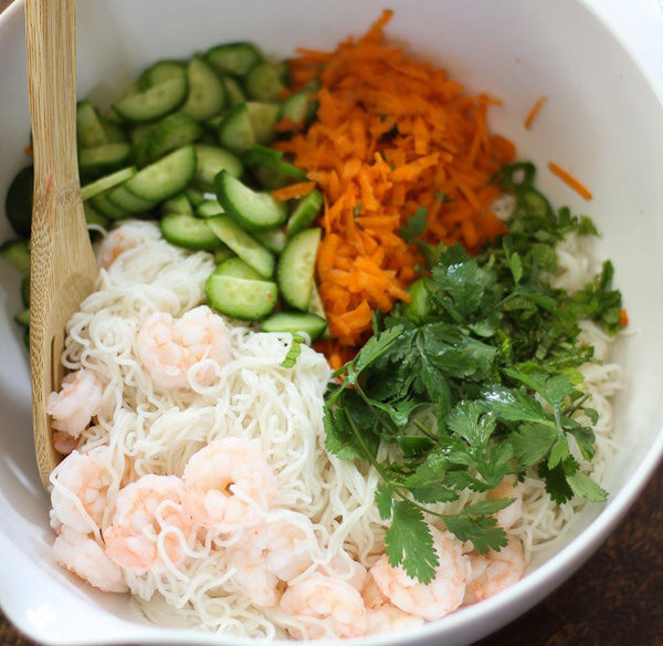 Cách làm bún trộn tôm tươi ngon khó cưỡng