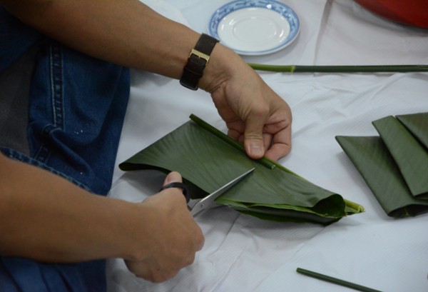 Cách gói bánh chưng xanh tự nhiên cho ngày Tết cổ truyền