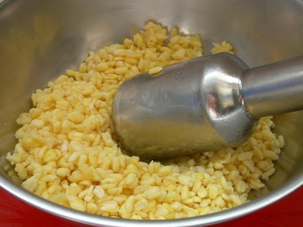 Cách làm bánh giầy đậu xanh dẻo mịn không nát