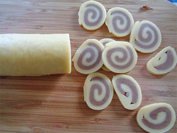 Cách làm bánh tai heo giòn tan, thơm lừng