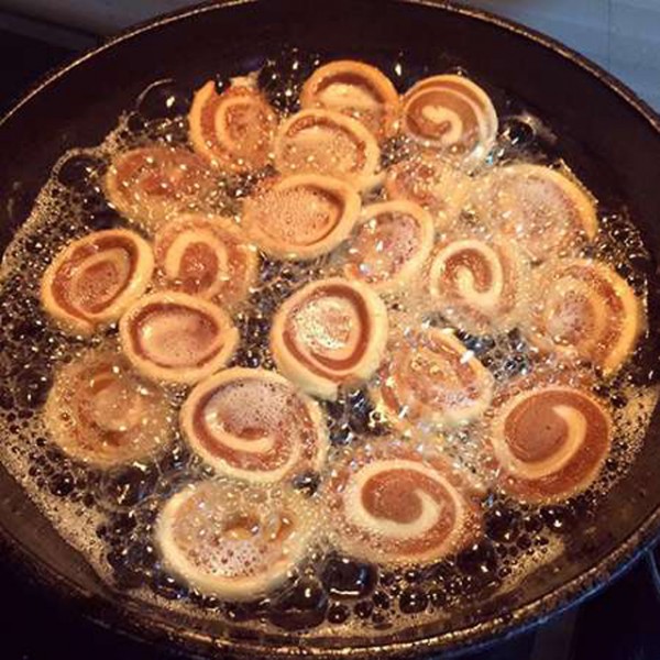 Cách làm bánh tai heo giòn tan, thơm lừng