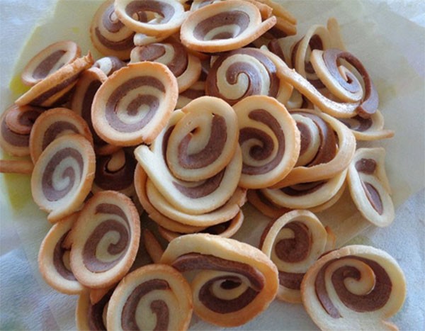 Cách làm bánh tai heo giòn tan, thơm lừng