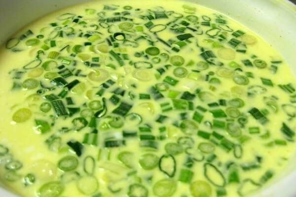 Cách làm bánh xèo chay thơm ngon, thanh mát và không bị ngấy