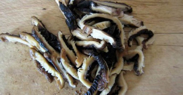 Cách làm bánh xèo chay thơm ngon, thanh mát và không bị ngấy