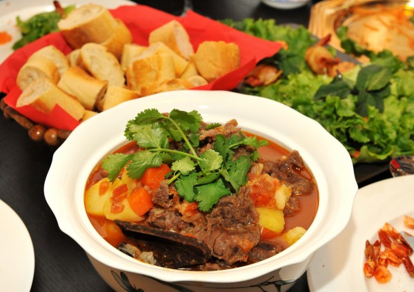 Cách nấu bò sốt vang ngon mềm đúng vị miền Bắc