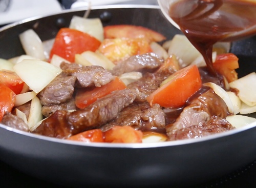 Cách nấu bò sốt vang ngon mềm đúng vị miền Bắc