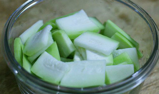 Cách làm canh bầu nấu tôm thanh mát đậm chất dân gian