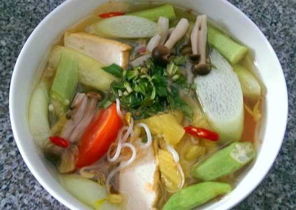 Cách làm canh chua nấu chay siêu đơn giản, giải nhiệt mùa hè
