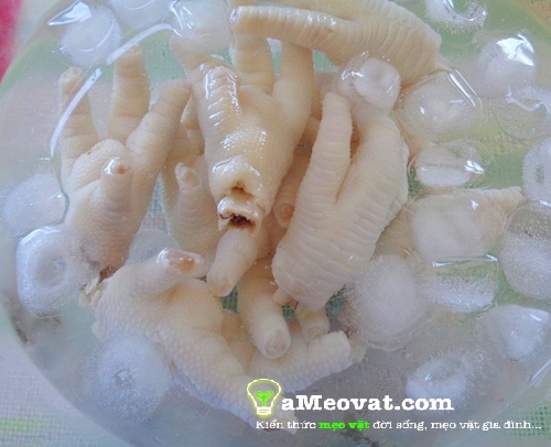 Cách làm chân gà ngâm giấm giòn ngon tại nhà