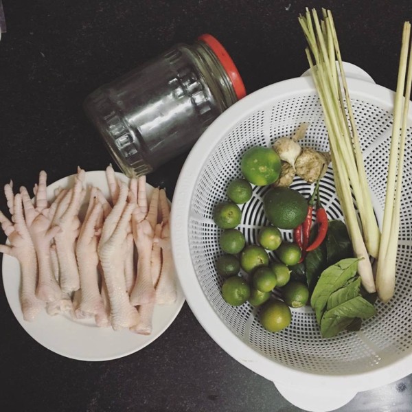 Cách làm chân gà ngâm sả ớt chua ngọt ngon cực đã
