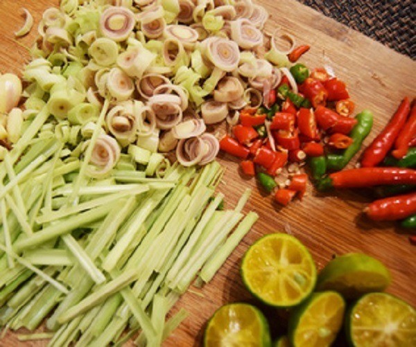 Cách làm chân gà ngâm sả ớt chua ngọt ngon cực đã