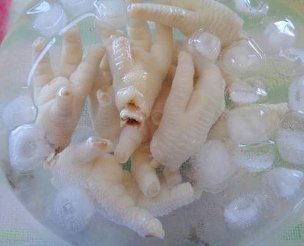 Cách làm chân gà ngâm sả ớt chua ngọt ngon cực đã