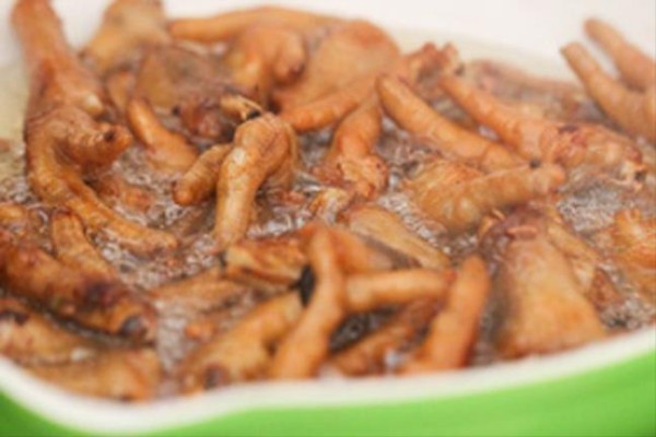 Cách làm chân gà rang muối ngon miễn chê