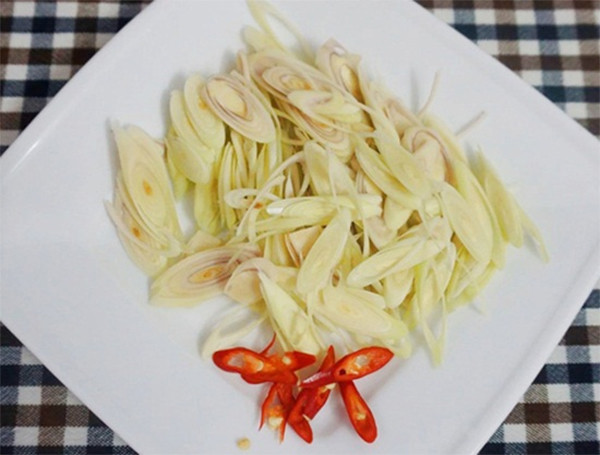 Cách làm chân gà xào sả ớt cay ngon ăn là mê