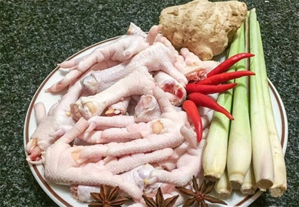 Cách làm chân gà xào sả ớt cay ngon ăn là mê