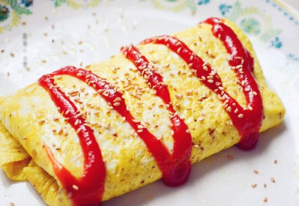 Cách làm cơm chiên cuộn trứng cho cả gia đình thích mê