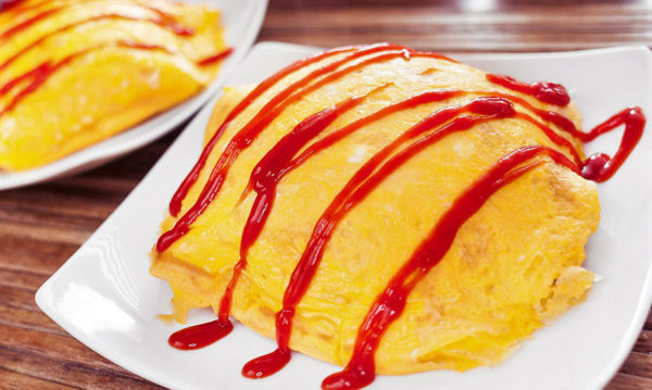 Cách làm cơm chiên cuộn trứng cho cả gia đình thích mê