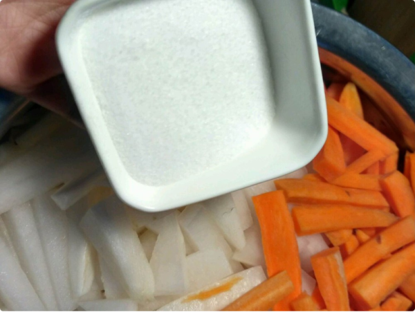 Cách làm củ cải trắng muối chua ngọt giòn ngon hấp dẫn