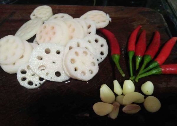 Cách làm củ sen ngâm chua ngọt giòn ngon siêu hấp dẫn