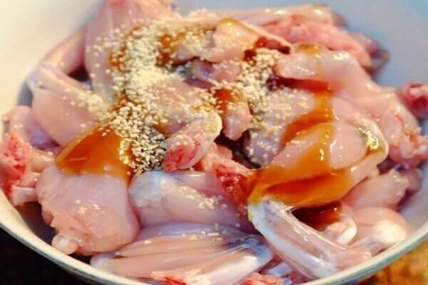 Cách làm ếch xào măng đơn giản thơm ngon bổ dưỡng