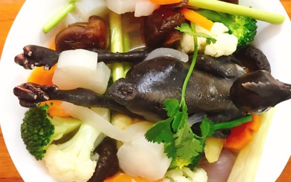 Cách làm gà ác nấu rau củ ngọt lịm, bổ dưỡng cho cả gia đình