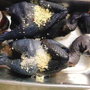 Cách làm gà ác nấu rau củ ngọt lịm, bổ dưỡng cho cả gia đình