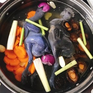 Cách làm gà ác nấu rau củ ngọt lịm, bổ dưỡng cho cả gia đình