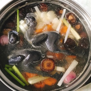 Cách làm gà ác nấu rau củ ngọt lịm, bổ dưỡng cho cả gia đình