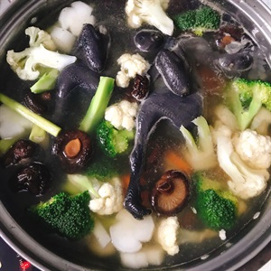 Cách làm gà ác nấu rau củ ngọt lịm, bổ dưỡng cho cả gia đình