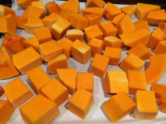 Cách làm gà hầm bí đỏ thơm ngon, hấp dẫn đầy bổ dưỡng