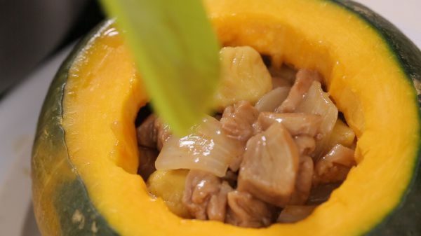 Cách làm gà hầm bí đỏ thơm ngon, hấp dẫn đầy bổ dưỡng