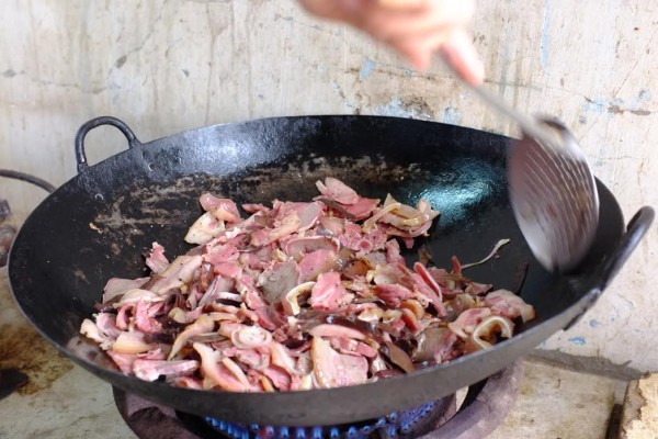 Cách làm giò thủ thơm ngon đậm đà cho ngày tết