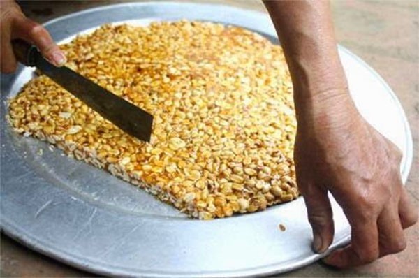 Cách làm kẹo lạc thơm giòn cực dễ tại nhà