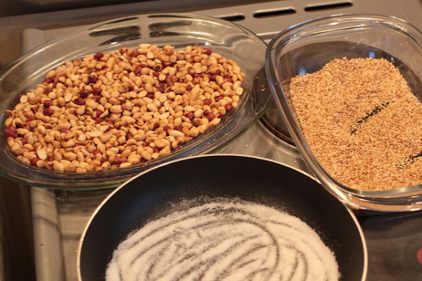 Cách làm kẹo lạc thơm giòn cực dễ tại nhà