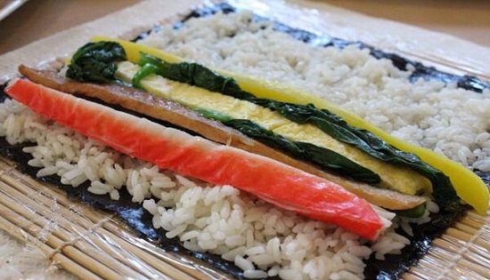 Cách làm kimbap cuộn rong biển Hàn Quốc tại nhà
