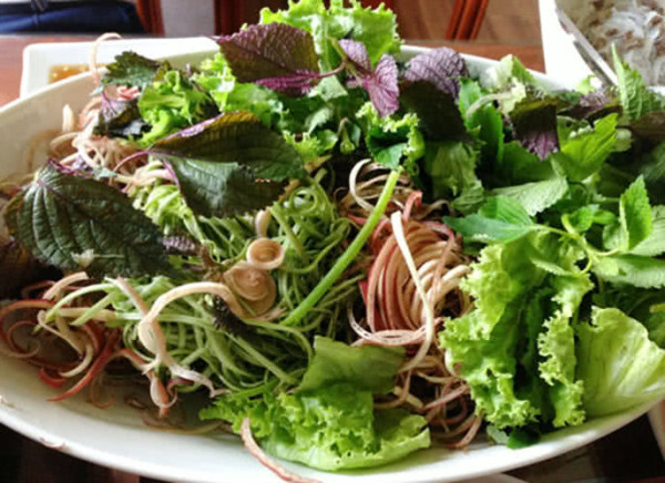 Cách làm lẩu sườn sụn riêu cua xì sụp cuối tuần