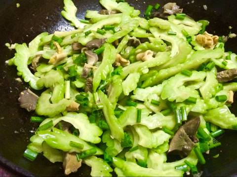 Cách làm lòng gà xào mướp ngon tuyệt cú mèo cho cả gia đình