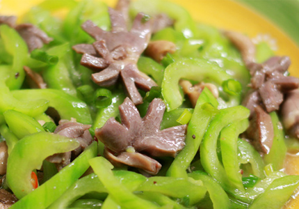 Cách làm lòng gà xào mướp ngon tuyệt cú mèo cho cả gia đình