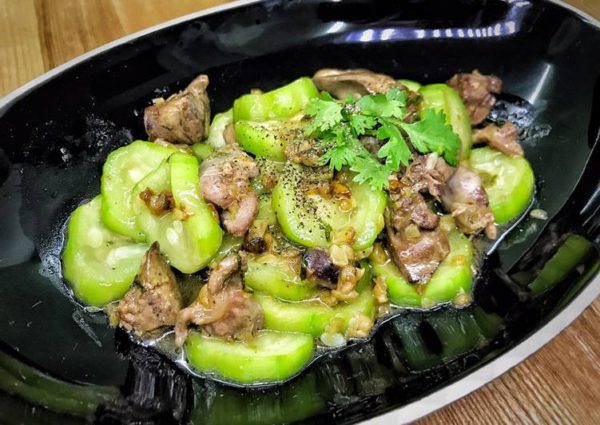 Cách làm lòng gà xào mướp ngon tuyệt cú mèo cho cả gia đình