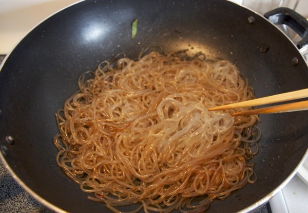 Cách làm miến trộn Hàn Quốc lạ miệng ngon tuyệt