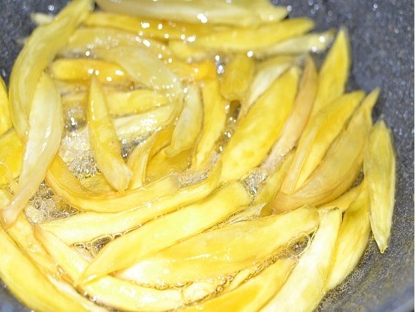 Cách làm mứt xoài ngon dẻo chiêu đãi gia đình và bạn bè trong dịp Tết