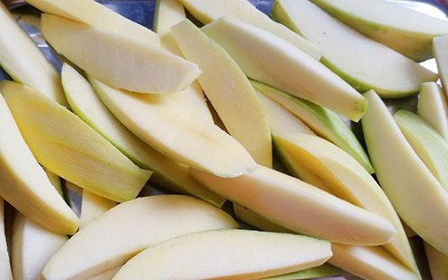 Cách làm mứt xoài ngon dẻo chiêu đãi gia đình và bạn bè trong dịp Tết