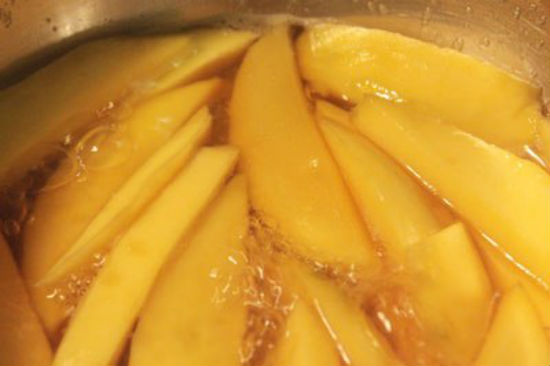 Cách làm mứt xoài ngon dẻo chiêu đãi gia đình và bạn bè trong dịp Tết