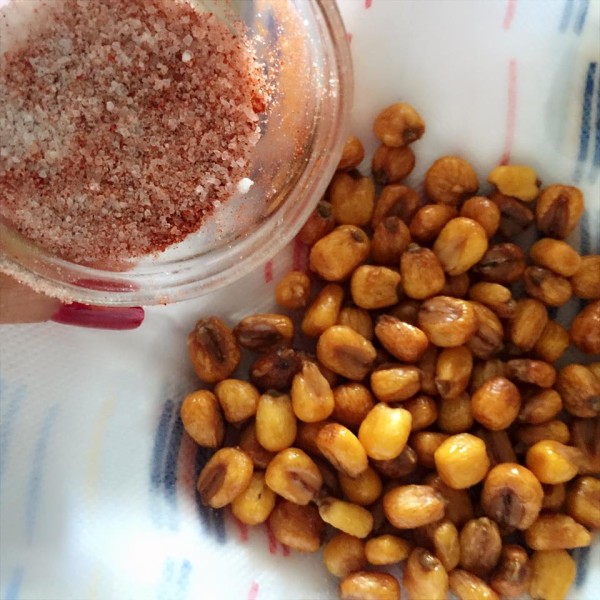 Cách làm ngô cay giòn ngon ăn vặt tại nhà siêu dễ