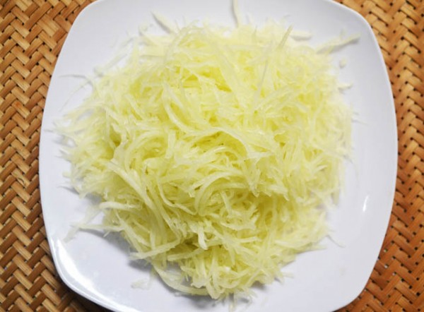 Cách làm nộm đu đủ với thịt gà chua giòn cực ngon tại nhà