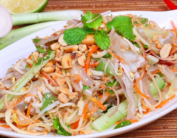 Cách làm nộm hoa chuối tai heo ngon giòn tại nhà